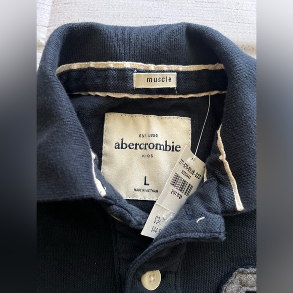 Abercrombie & Fitch Big Boys Logo Collar Shirt (NEW with Tags) - Picture 4 of 5